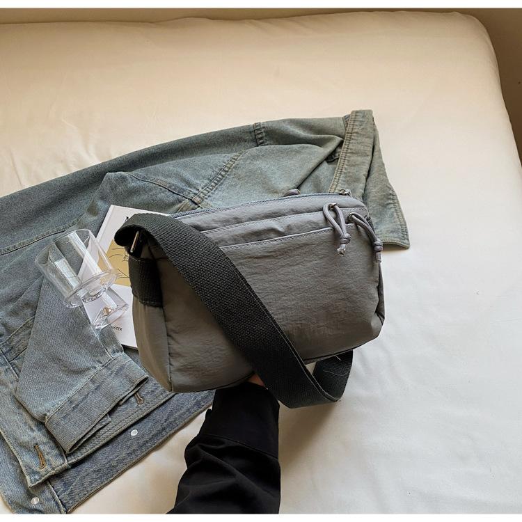 Canvas Bag Women's Spring and Summer Versatile New Shoulder Messenger Bag Sports and Leisure Premium Pillow Bag