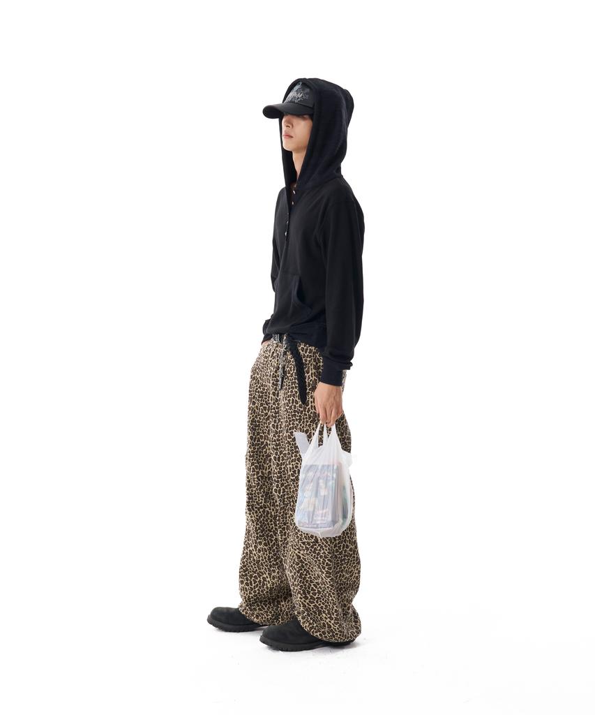 AAKAM Knee Pin-Tuck Leopard Cotton Pants (Brown)