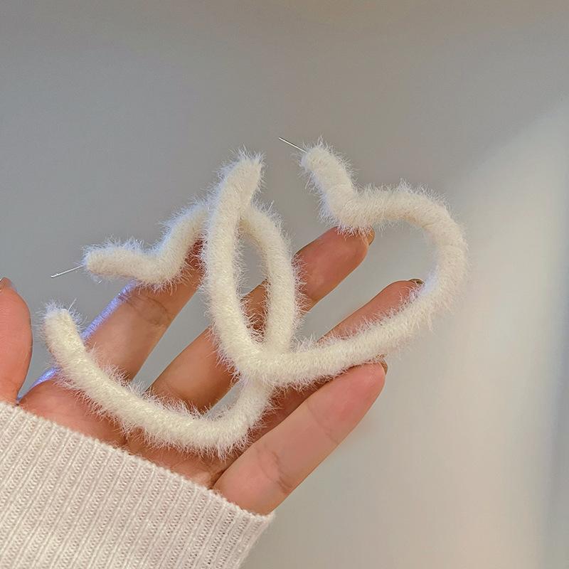New Arrival Sweet Heart Earrings for Women Exaggerate Flocking Hoop Earring Lady Wedding Party Jewelry Gift