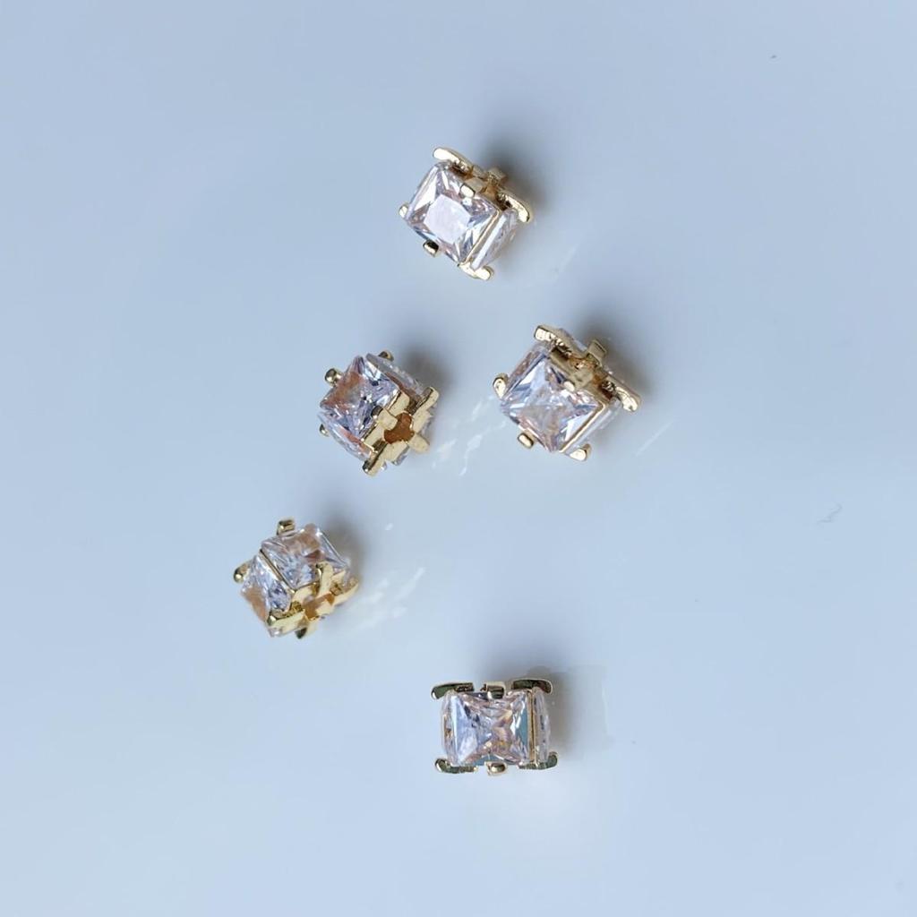 Čtvercové korálky-rozpěrky ze zirkonia pozlacené 14K zlatem pro DIY náramky a náušnice