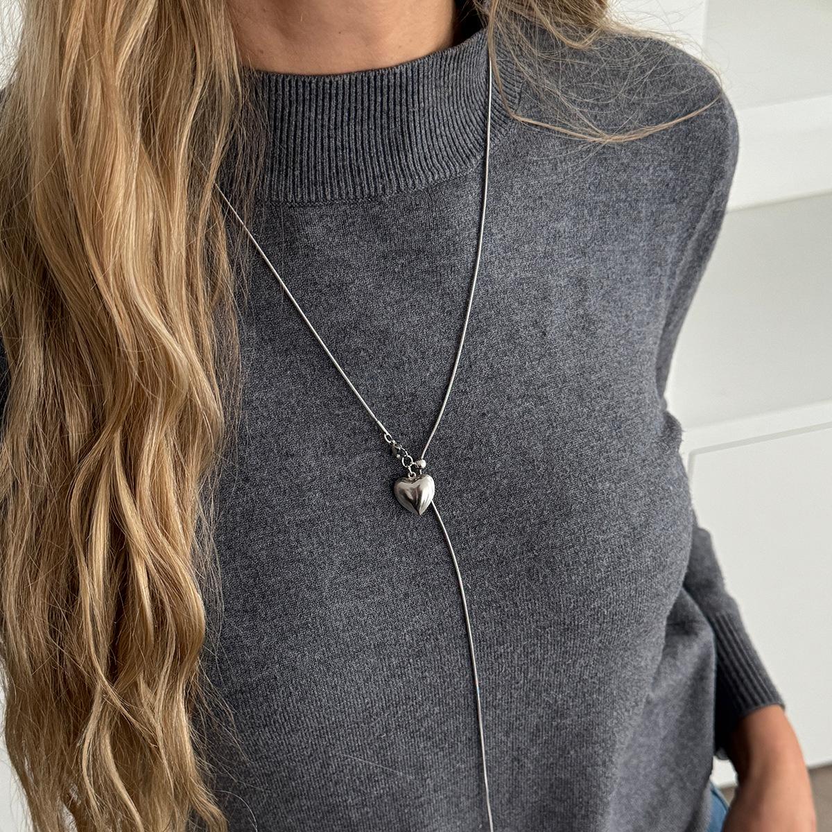Punk Metal Heart Pendant Necklace for Women Fashion Adjustable Snake Bone Chain Necklace Exquisite Charm Jewelry Accessories