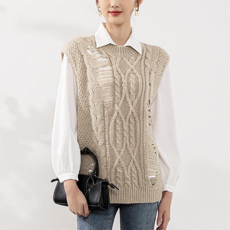 Rundhals-Strickweste im Zopfmuster