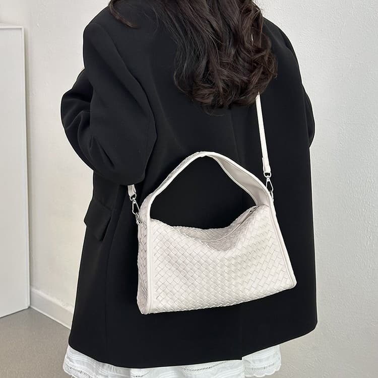 Spring and summer lemon yellow woven shoulder bag белый