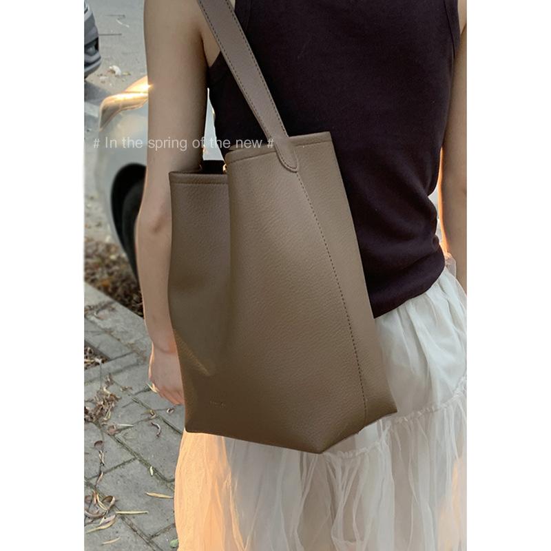 High-end Underarm Bag, Simple Large-capacity Bucket Bag, Wide Shoulder Strap Single-shoulder Bag