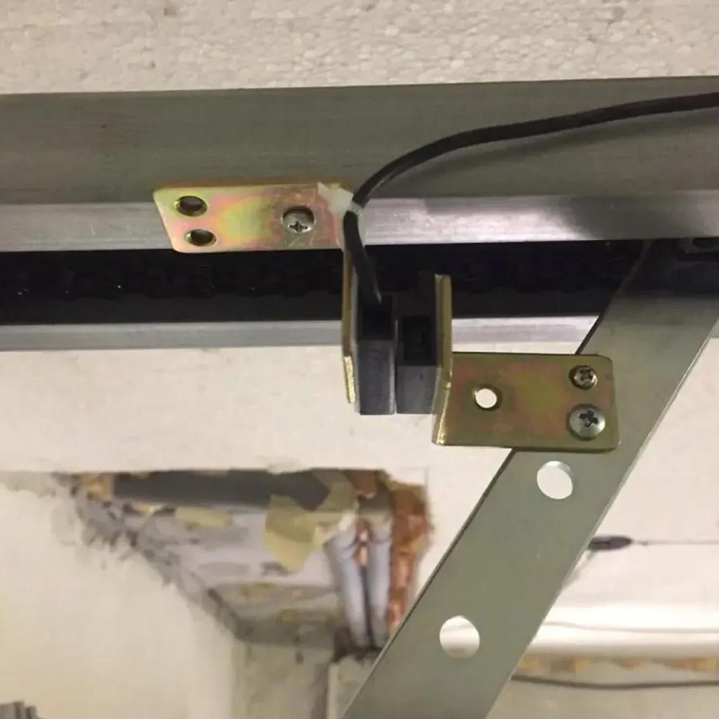 29 * 19 * 7MM Größe Magnetischer Schaltsensor 5m Türsensor Einfach zu installieren Lange Lebensdauer Zugangskontrolle für Garagentor