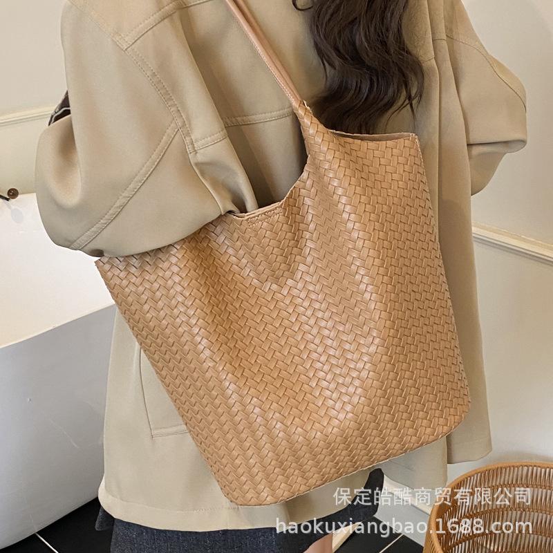 Retro Bag Women's Large Capacity 2025 New Autumn and Winter Versatile Single Shoulder Woven Mother and Child Bag Commuter Tote Bag