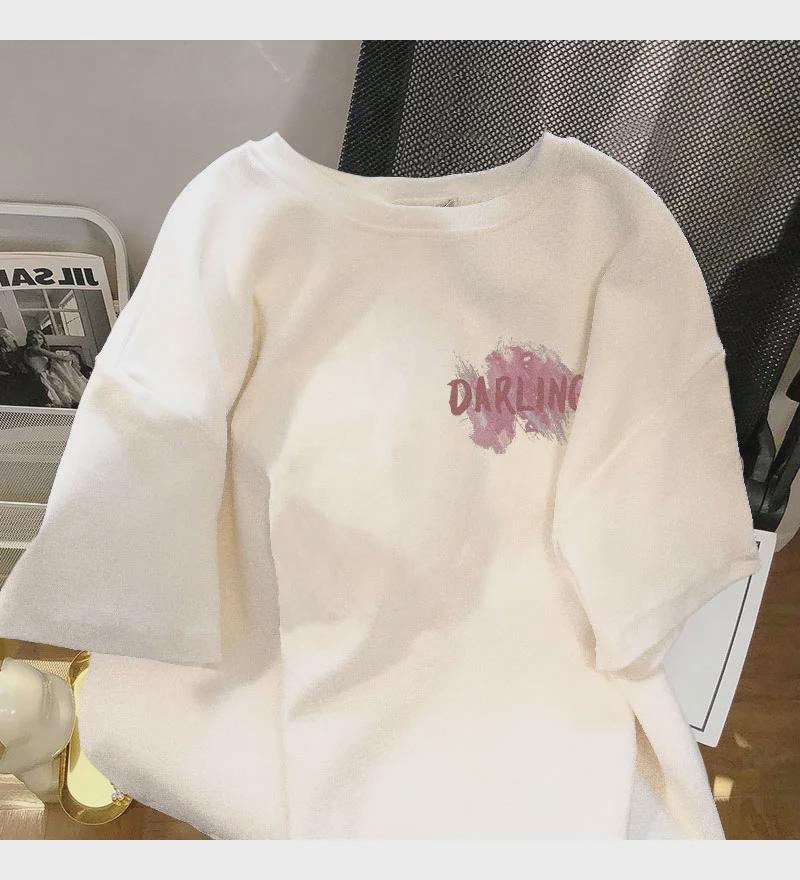 Women's Retro White Short-Sleeve T-Shirt: Chic, Loose-Fit, Hong Kong Style