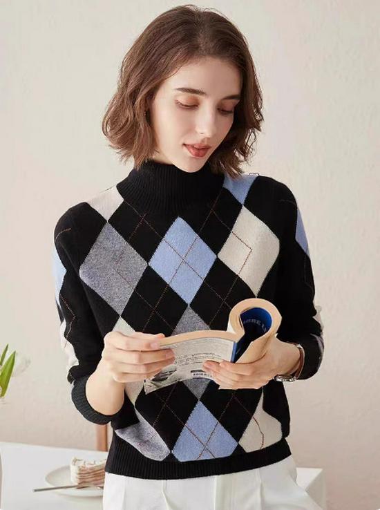 Women's Retro High Collar Wool Sweater with Diamond Plaid Knit Jacquard
