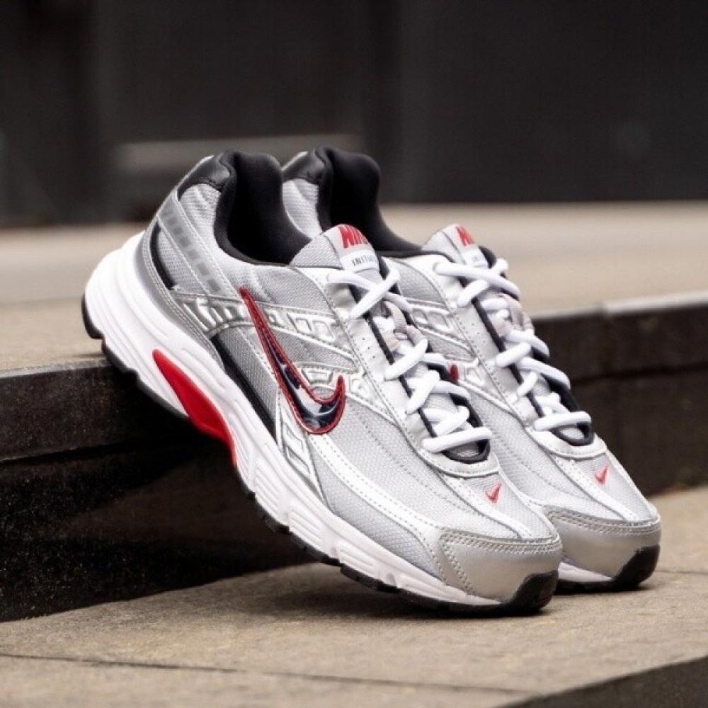 

Инициатор Nike в универмаге Тэгу metallic silver 270