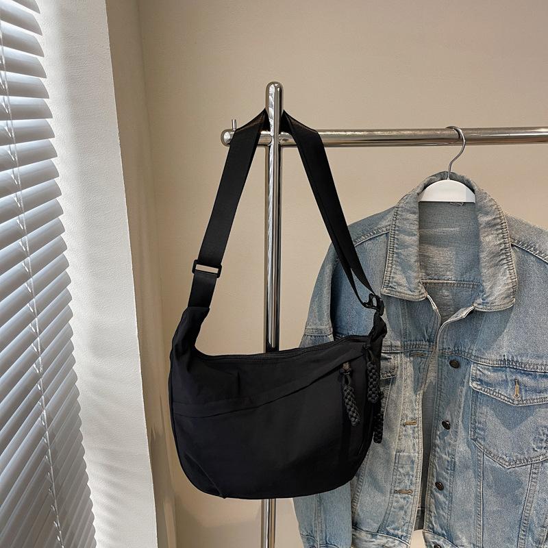 Fashion girls class messenger bag simple large capacity shoulder bag Japanese ins niche commuter dumpling bag