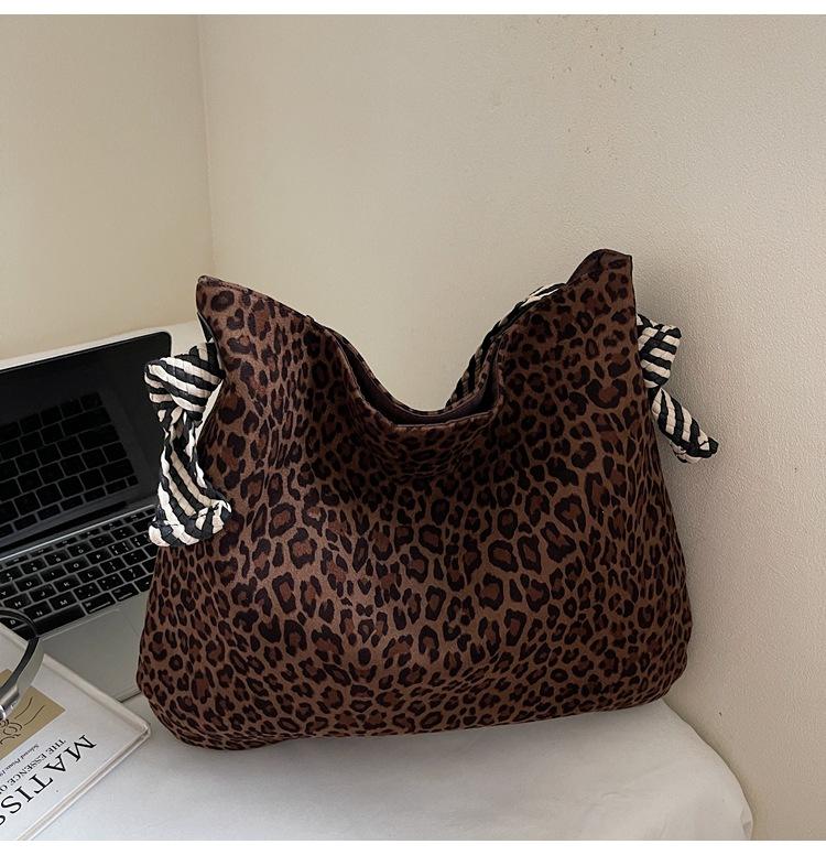 

Вместительная сумка-тоут с леопардовым принтом женская 2025 новая модная ретро повседневная сумка-мессенджер сумка-тоут холщовая сумка
