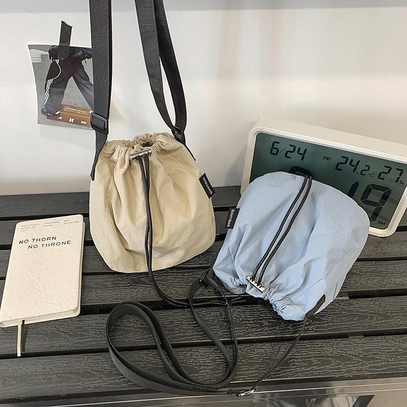 Unisexová lehká ležérní crossbody taška ve tvaru knedlíku pro dojíždění a venkovní aktivity
