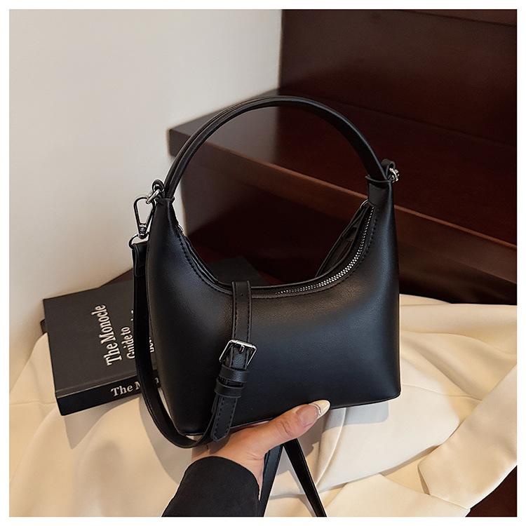 

Трендовая нишевая дизайнерская французская женская сумка 2025 лето новая простая модная популярная сумка через плечо чёрный