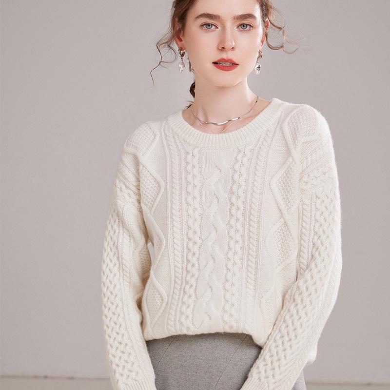 Women's Retro Loose Cable Knit Cashmere Sweater - Round Neck, High-End Texture, Autumn/Winter Base Layer.