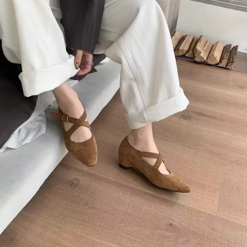 

2025 new suede design shallow mouth Mary Jane shoes women s single shoes cross buckle inner height increase grandma shoes 39 коричневый