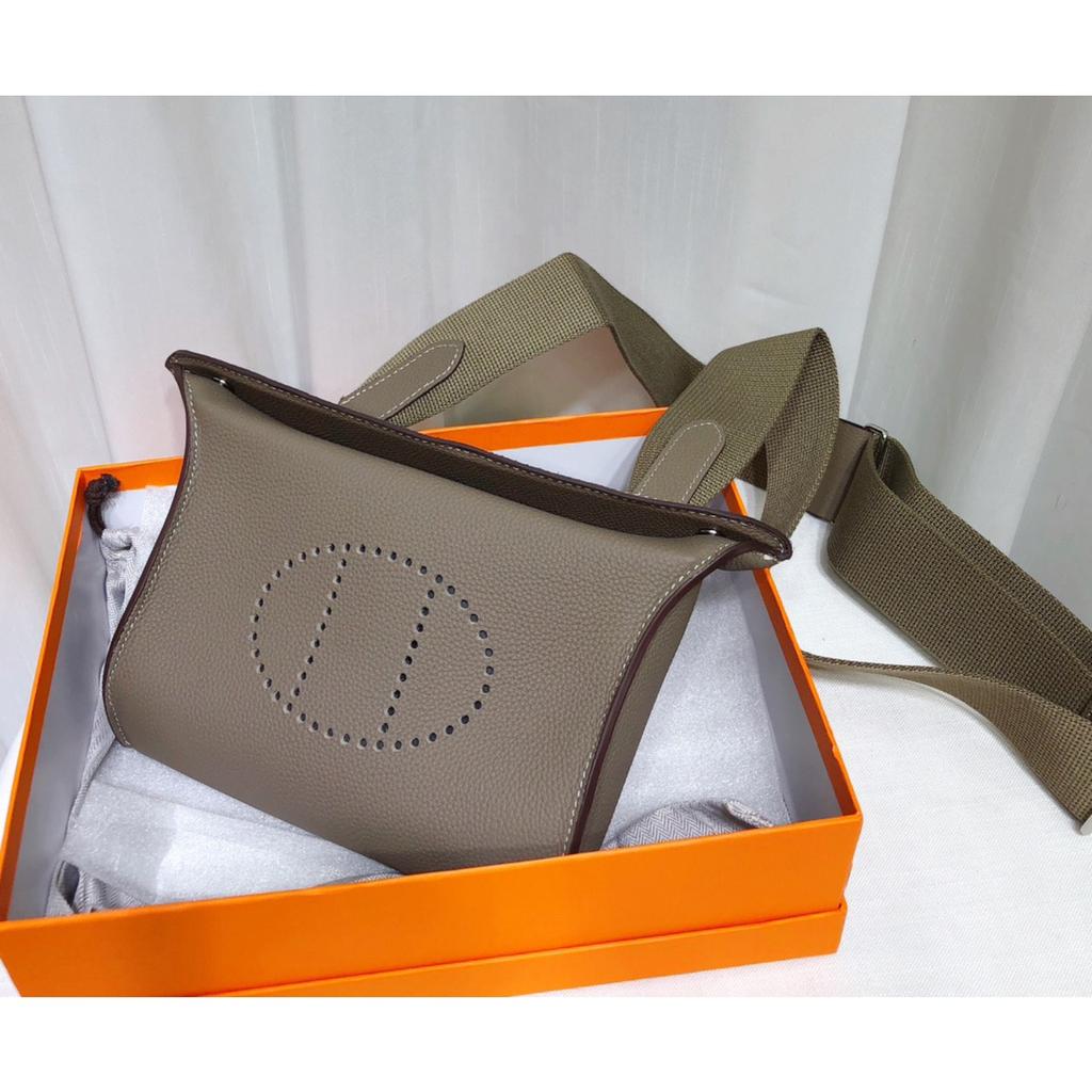 High-end versatile first-layer cowhide bag, dinner plate bag, genuine leather unisex bag, casual shoulder messenger bag.