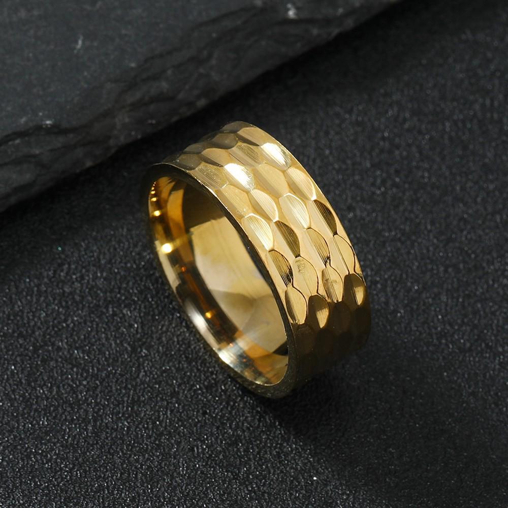 18 Karat Goldbeschichteter Edelstahl Ring mit Polka-Dot-Index – Hip-Hop-Mode Titan Schmuck