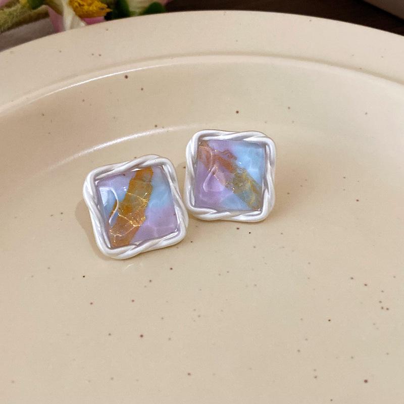 Fioletowe Kolczyki Sztyfty z Kwiatem w Kształcie Serca: Modny, Wysokiej klasy i Świeży na Lato.