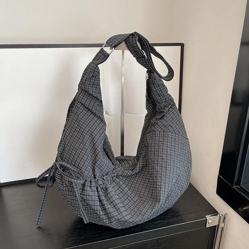 Модная Клетчатая Сумка на Одно Плечо, Вместительная Ретро Сумка-Кроссбоди для Поездок на Работу, Нишевая и Стильная Сумка-Пельмень чёрный