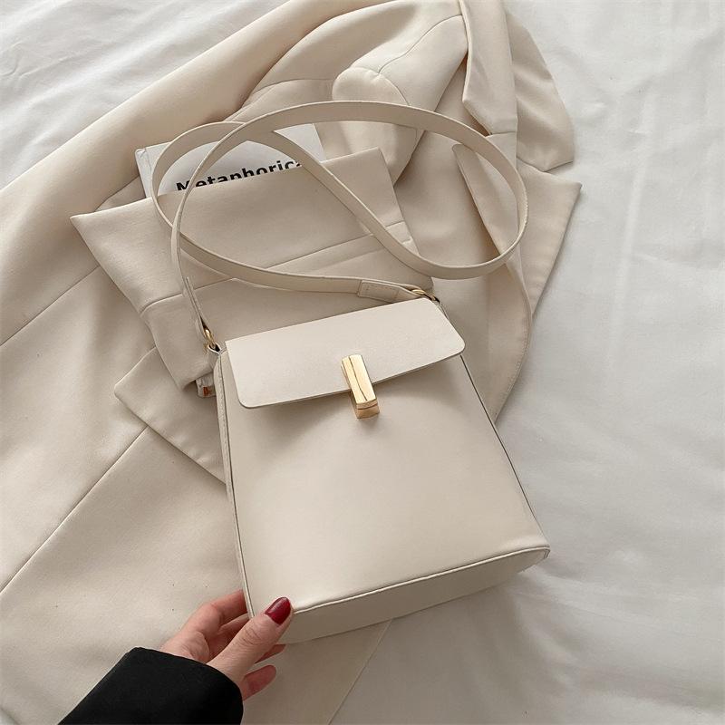Textured retro shoulder bag women's bag 2025 spring new fashion messenger bag commuter simple women's bag