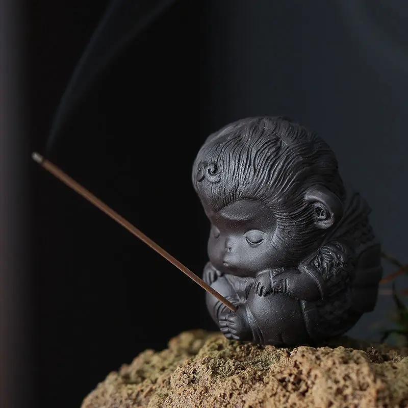 

Chinoiserie Gift Ceramics Purple Clay Pottery Monkey King Sun Wukong Monkey Incense Sticks Craft Aromatherapy Tea Pet Desk Decor