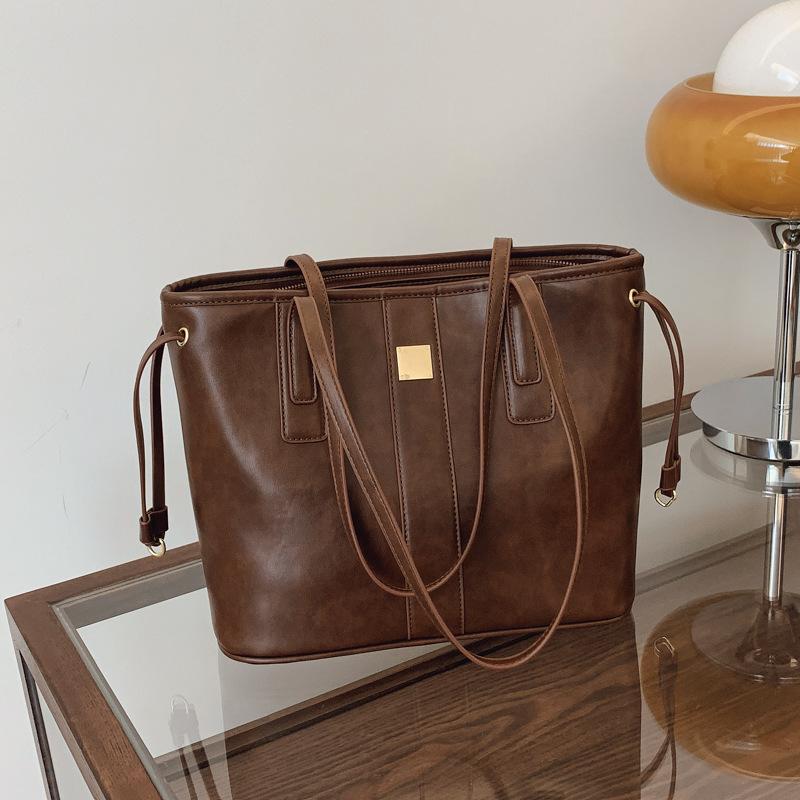 

2025 autumn new large-capacity bag women s tide Korean version fashion portable shoulder bag texture underarm tote bag