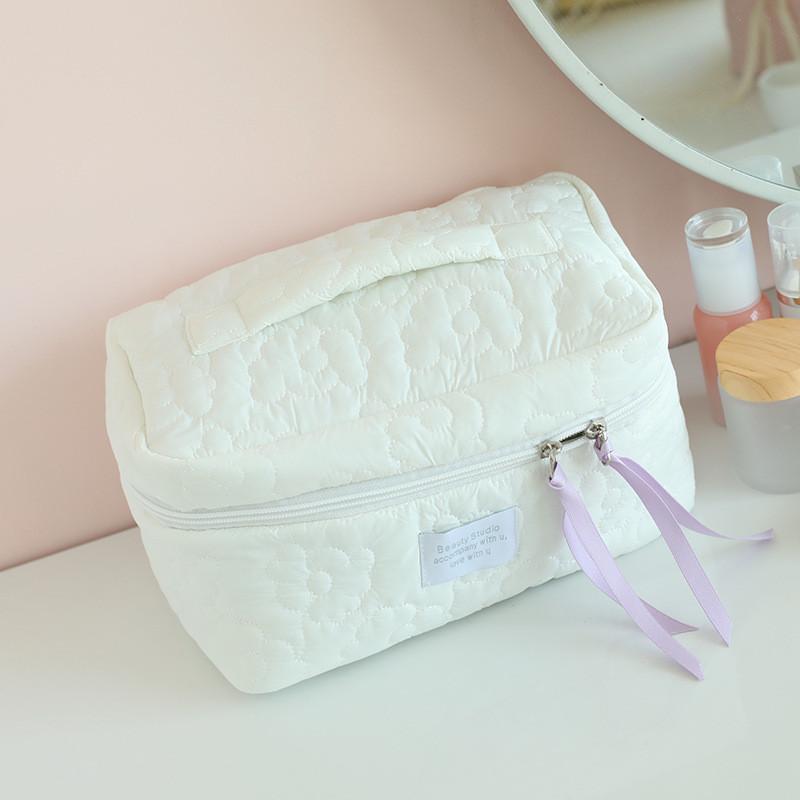Flower Pattern Cosmetic Storage Bag Lightweight Travel Makeup Pouch For Girls