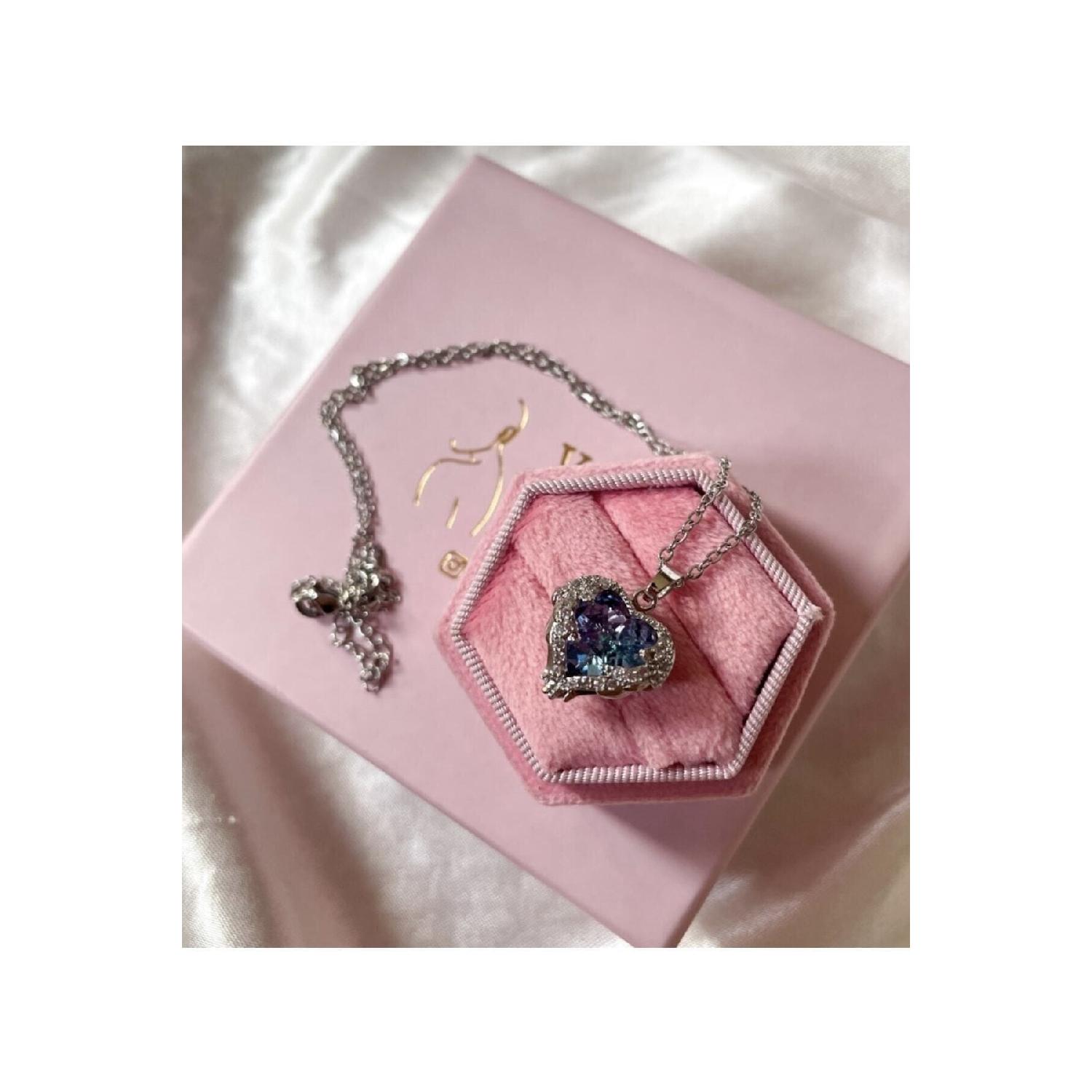 

Синє фіолетове намисто-серце срібного кольору SSTD