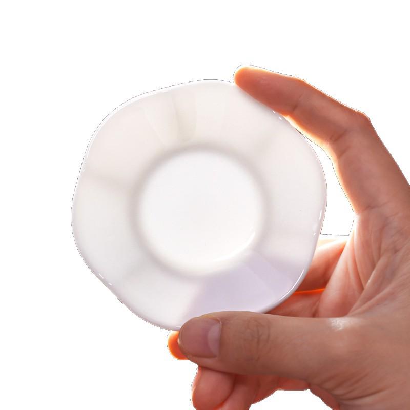 Luxuriöses unregelmäßiges Knochenporzellan-Tassen- & Untertassen-Set mit Gebäckschale in Reinweiß