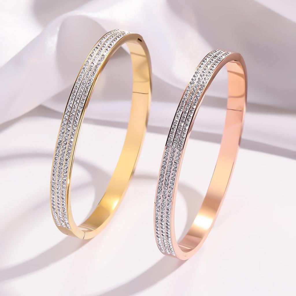 Women's Titanium Steel Bracelet, European & American Style – Trendy, Simple, and Fashionable Jewelry.