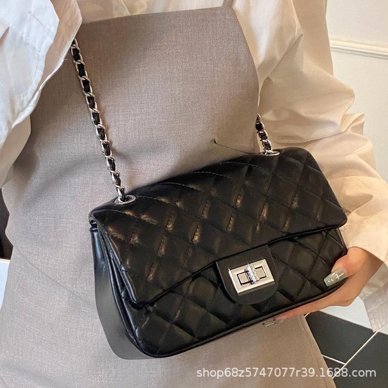 Xiaoxiangfeng Rhombus Chain Single Shoulder Messenger Bag Women's 2025 Spring and Summer New Fashion Women's Commuting Small Square Bag Tide