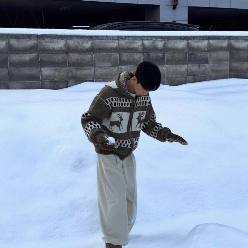 Pánský retro vánoční svetr s kapucí: Zimní žakárový kardigan na zip