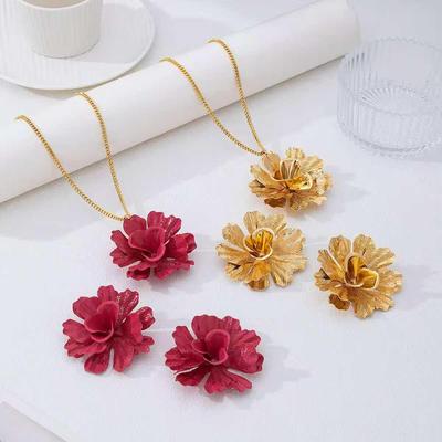 Set di Collana e Orecchini Floreali 3D Multistrato Trendy in 3 Pezzi - Design Retrò e Audace