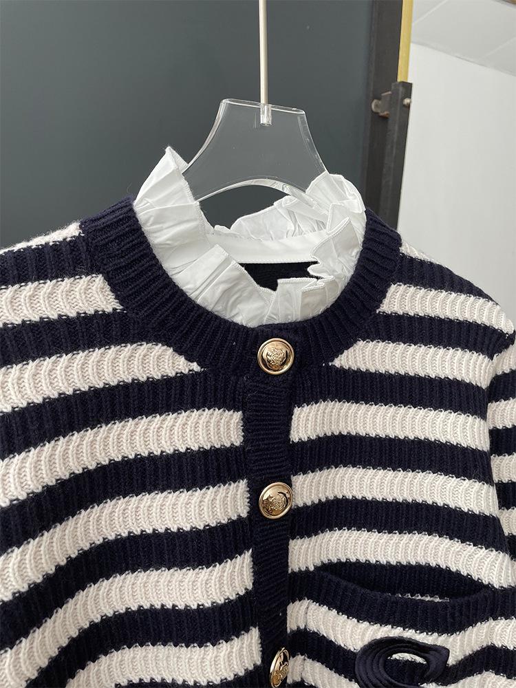 Yingjie S 2023 Autumn/Winter Retro French Ruffled Collar Striped Knit Cardigan with Embroidered Lettering