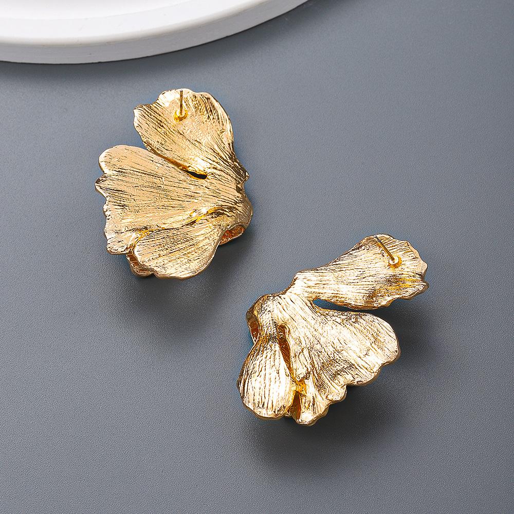 Exaggerated Retro Alloy Leaf Earrings For Women Personality Temperament Creative Fashion Street Stud Jewelry