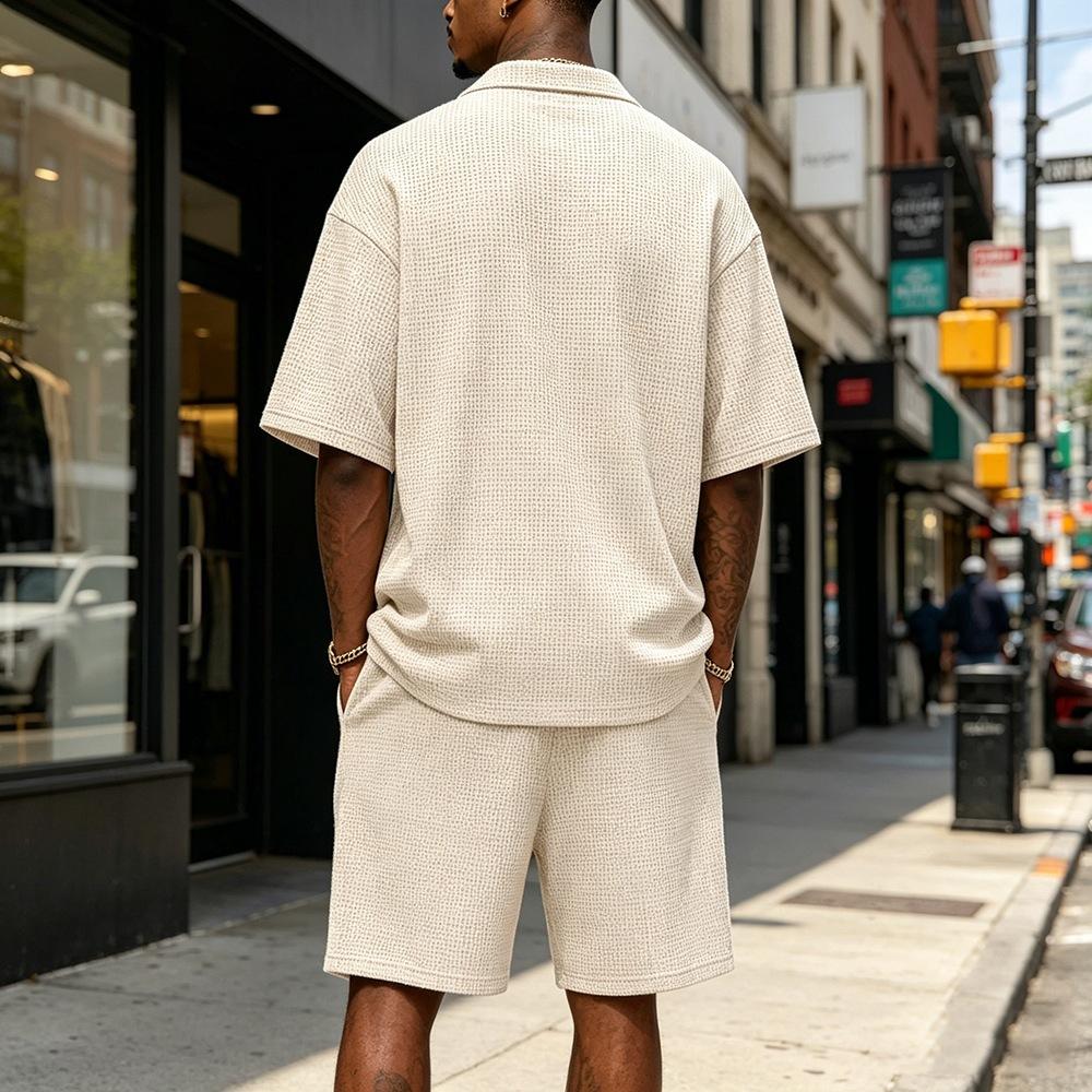 Conjunto Deportivo Casual para Hombre: Conjunto de Dos Piezas de Camiseta de Punto de Color Sólido con Cuello en V Profundo y Pantalones Cortos de Verano