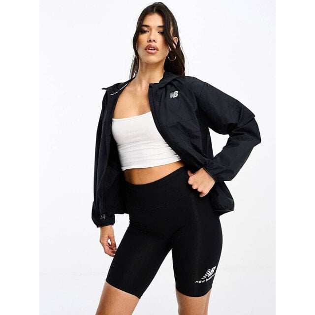

Черная куртка New Balance Accelerate