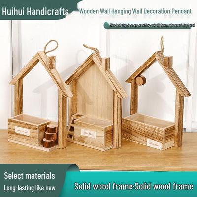 Kreativer Hängeblumenkorb aus Holz für Wohnzimmerdekoration