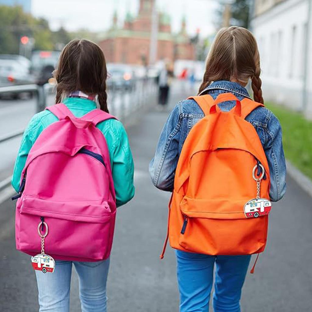 Modischer doppelseitiger Metall-Campinganhänger-Schlüsselanhänger-Charm-Anhänger-Accessoire für Camping-Paare, Camper, Enthusiasten