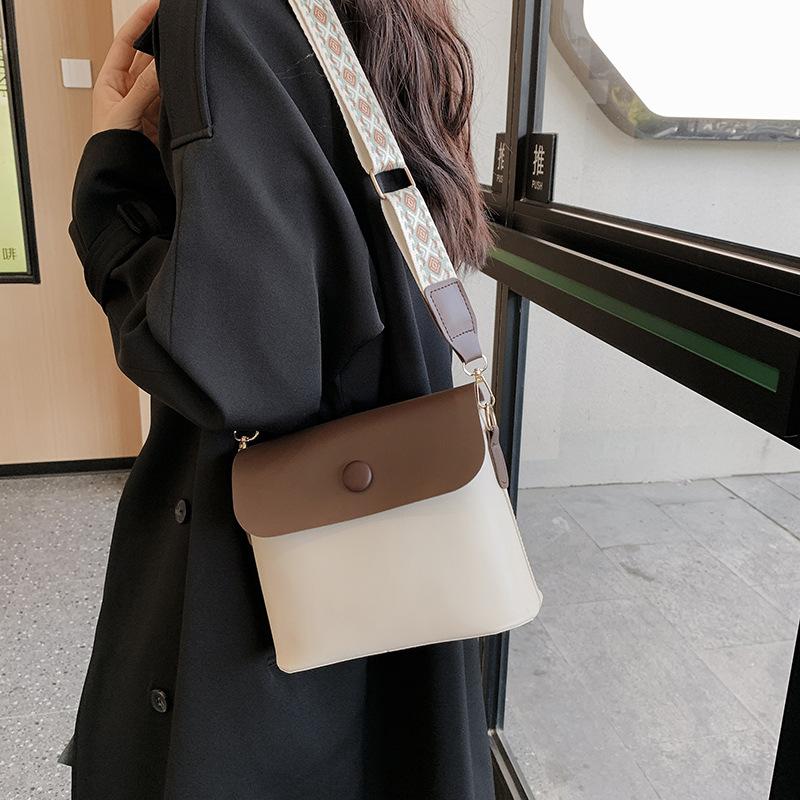 Tide and large-capacity personalized color matching women's bag 2025 new autumn and winter fashionable and simple wide shoulder strap single shoulder