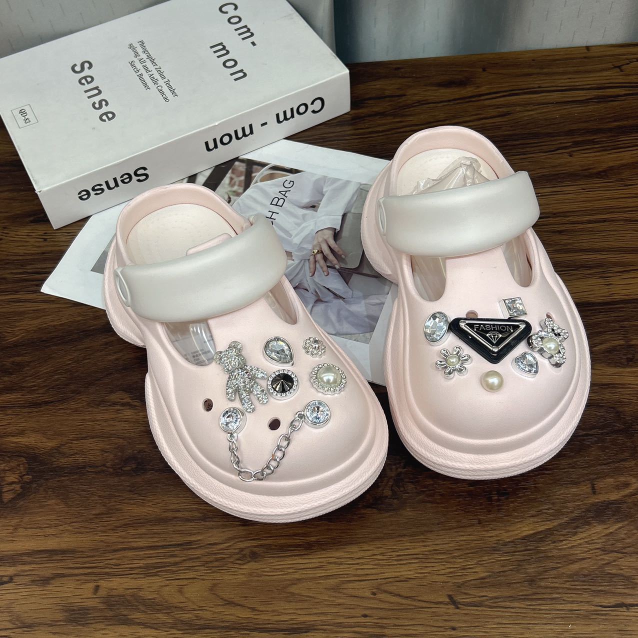 

Sweet rhinestone super fire thick-soled hole shoes outside women s summer 2025 new ins tide increase half-drag sandals 35