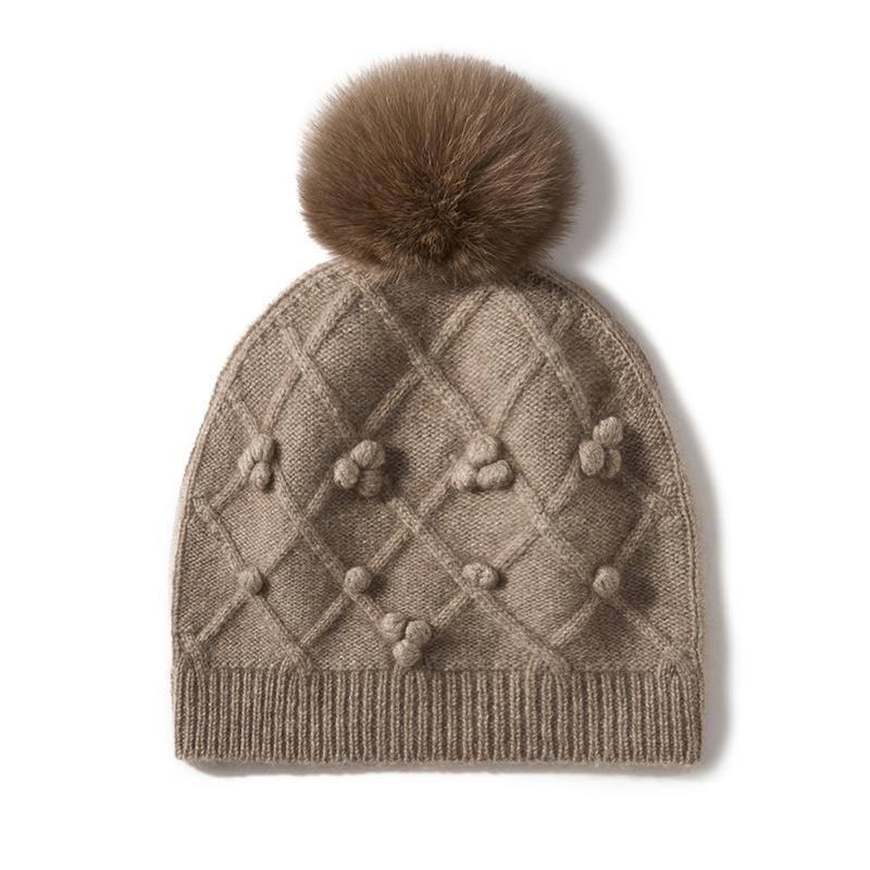 

Кашемировая осенне-зимняя новая женская шапка-бини с ромбами, уличная теплая вязаная повседневная шапка с меховым помпоном в виде ромба и защитой ушей One size