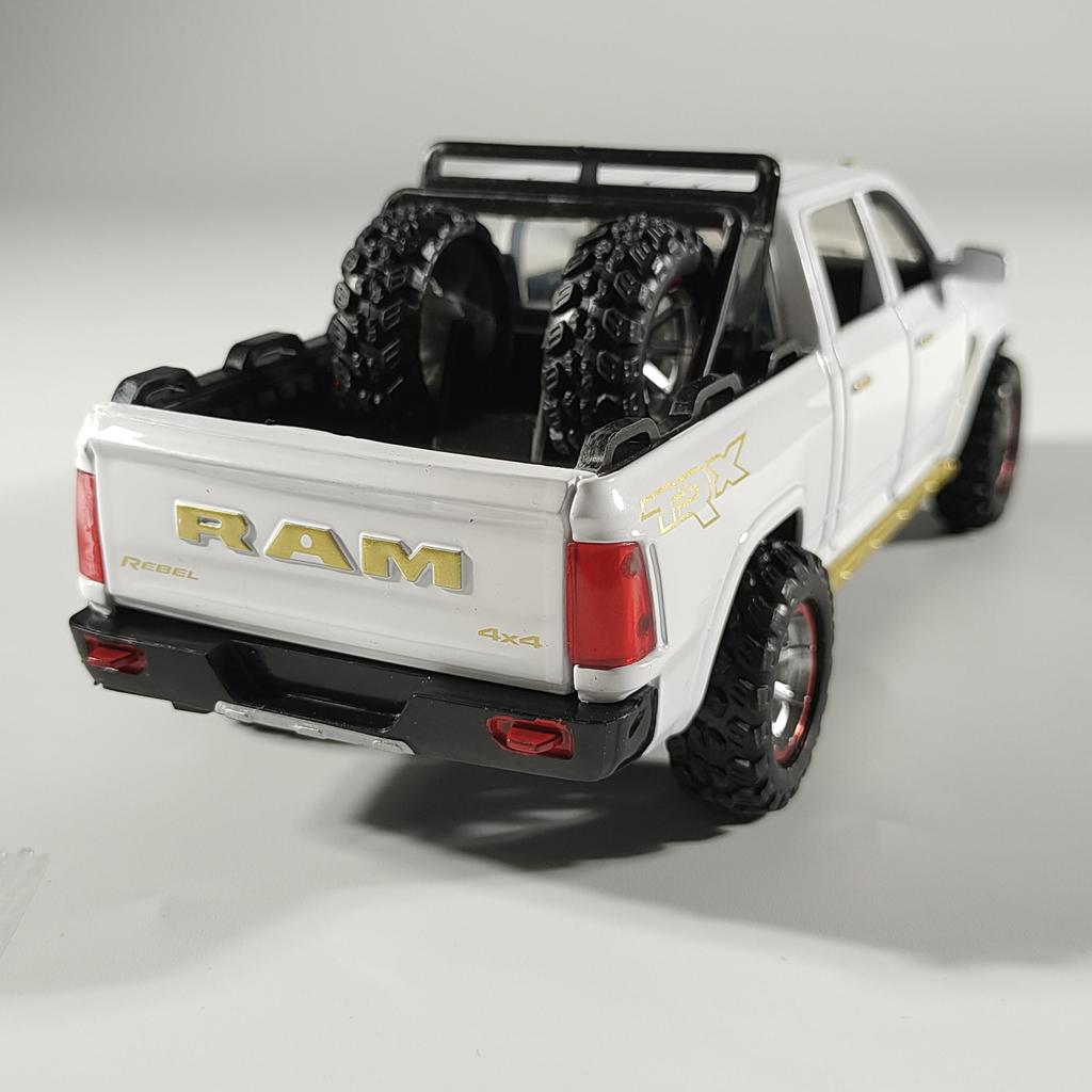 1:32 Dodge RAM TRX Pickup Truck Legierung Druckguss Modellauto Auto Innenzubehör Ornamente Auto Automobile Teile Dekorieren Geschenke