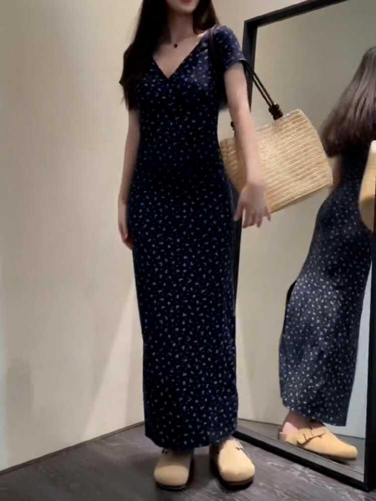 Women's Elegant Korean-Style Bodycon Dress - Dark Blue Floral, Short-Sleeve, Crew Neck, Long Skirt
