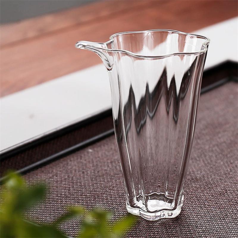Japanese style Flower Shape Glass Tea Pitcher Heat Resistant Sharing Glass Tea Cup Fair Cup Chahai Kungfu Tea Set Accessories