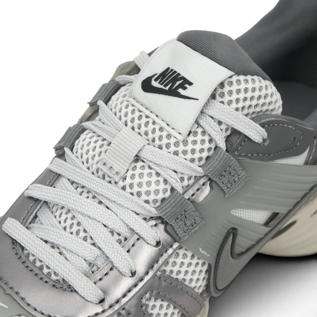 Nike V2K Run Pure Platinum Wolf Grey Dames Sneakers Cool-Grey Metallic-Cool-Grey FD0736-003