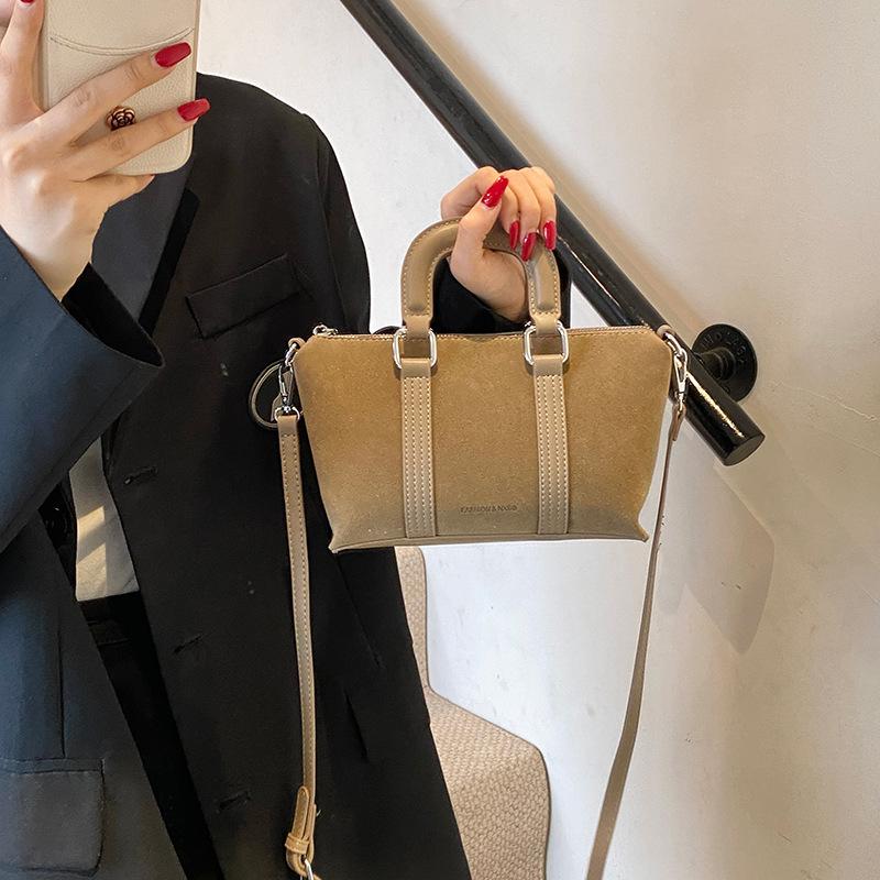 Premium handbag bag women 2025 new trendy fashion texture shoulder bag popular commuter messenger pillow bag