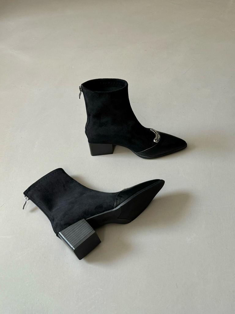 French Pointed Middle Heel Socks Boots Women's Autumn and Winter New Rear Zipper Thick Heel Thin Boots Fashion Short Women's Boots