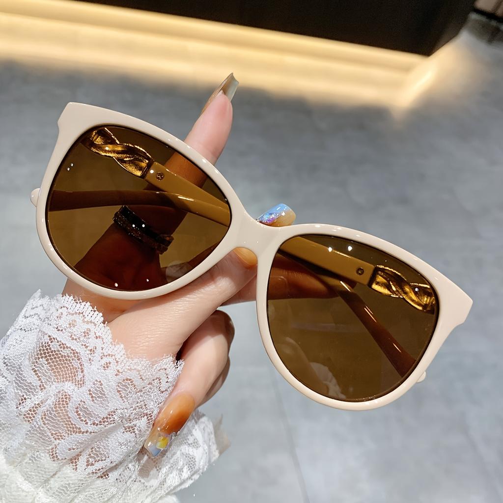 A Pair of Stylish Cat-Eye Sunglasses for Men And Women, Perfect for Parties And Vacations Fashinable Sunglasses