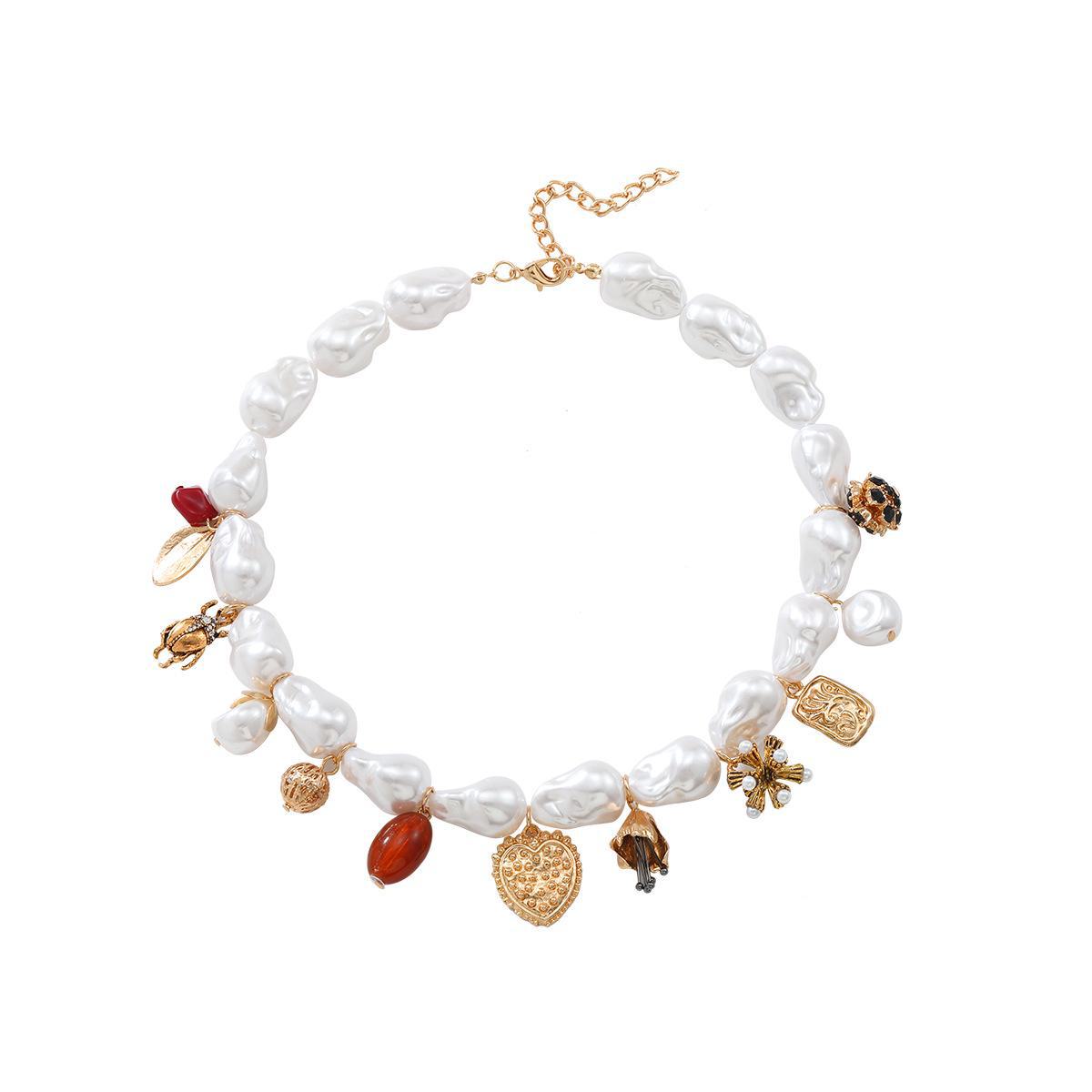 

Модное ожерелье-подвеска с жемчугом и несколькими элементами золотой